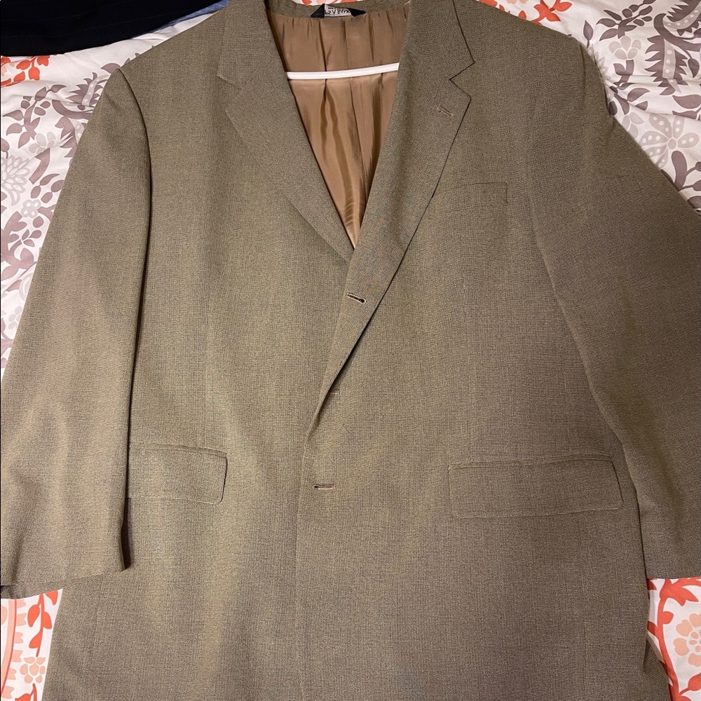 Men’s Suit Jos A Bank Clothiers Great Condition.